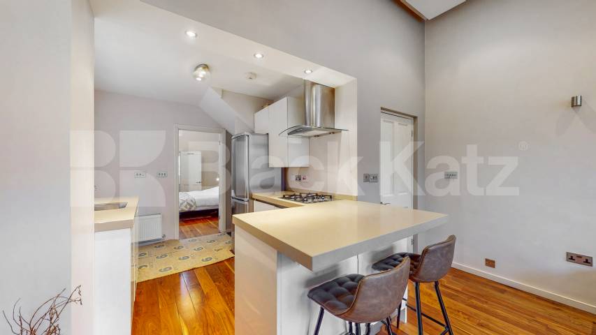 Modern Garden Flat Compayne Gardens, South Hampstead